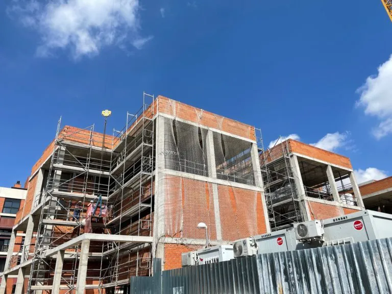 FERMALUX trabajando en las obras para el Ayuntamiento del Retiro para la construcción de sedes de Policía Municipal y SAMUR-PC